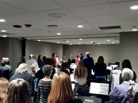 Paul entertains a crowd of 70+ at the Chicago Flute Fair first thing on Saturday morning.